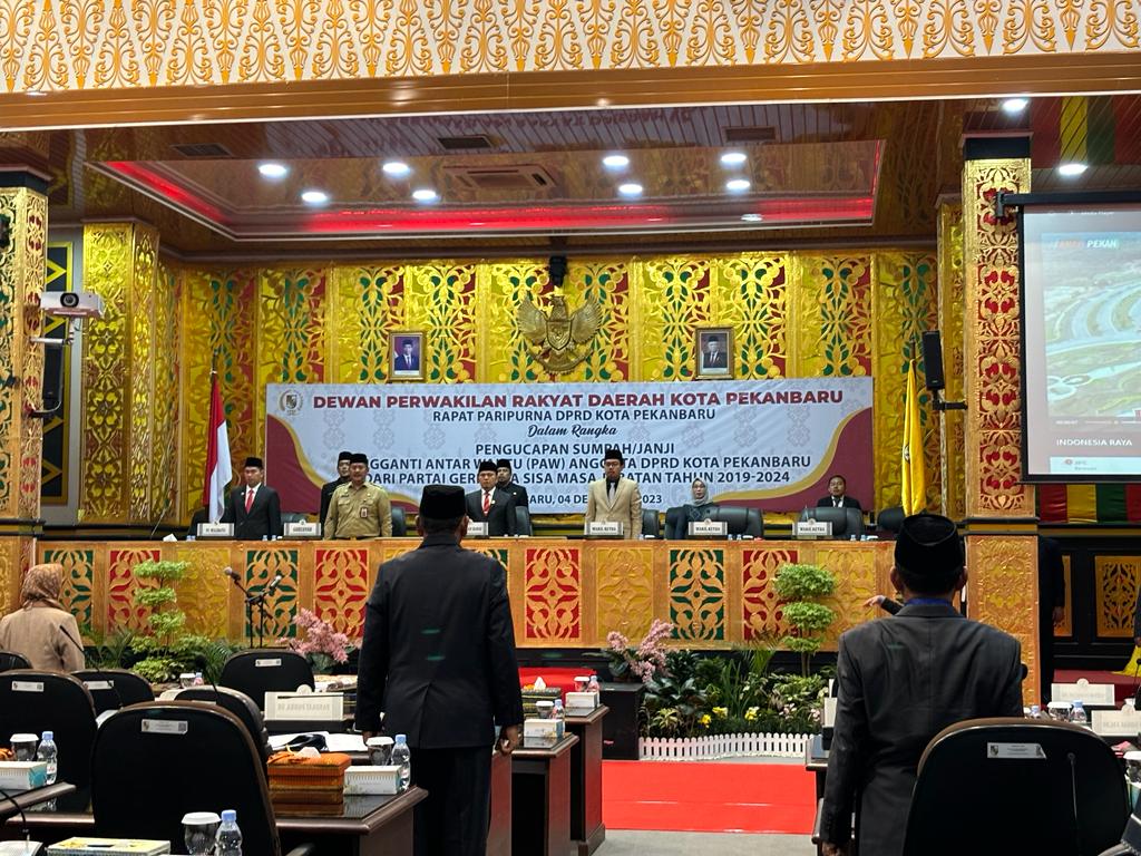 https://acuannews.com/a450d92cb6be01b3b3669c18bfca7901/content_upload/images/Sekwan%20DPRD%20Kota%20Pekanbaru%20Hambali%20Nanda%20saat%20membacakan%20tata%20tertib%20rapat%20paripurna.jpg