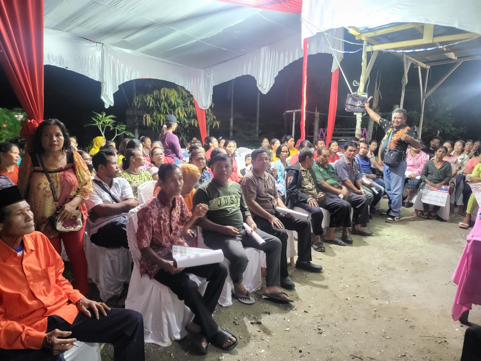 https://acuannews.com/a450d92cb6be01b3b3669c18bfca7901/content_upload/images/Masyarakat%20yang%20antusias%20saat%20mendengarkan%20pemaparan%20Anggota%20DPRD%20Dapot%20Sinaga.jpg