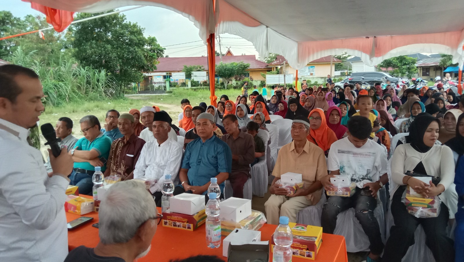 https://acuannews.com/a450d92cb6be01b3b3669c18bfca7901/content_upload/images/Suasana%20tanya%20jawab%20saat%20Ketua%20DPRD%20Sabarudi%20melaksanakan%20penyebarluasan%20Perda.jpg